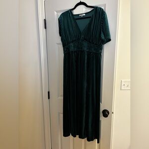 Elegant Green Pleated Dress